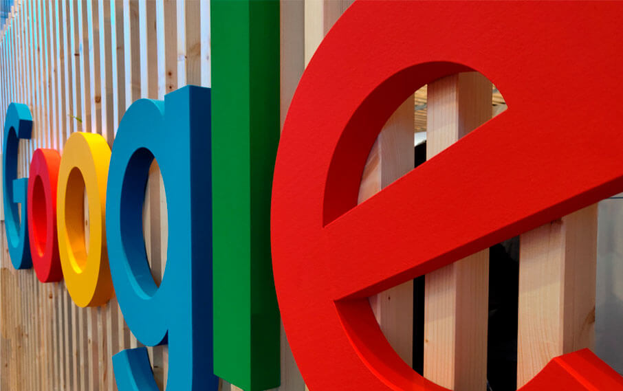 Google logo på væg
